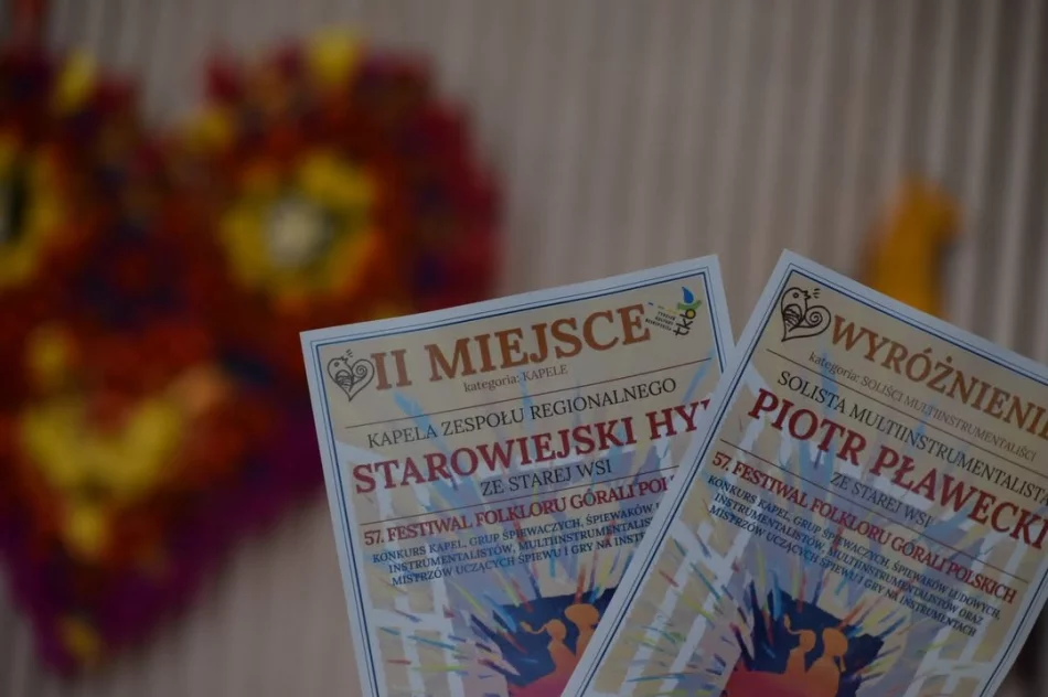 Folklor z Gminy Limanowa doceniony w Żywcu. Sukcesy zespołów i wyróżnienie dla Piotra Pławeckiego - zdjęcie 10