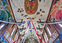 Trójnawowa bazylika z drewna - zdjęcie główne