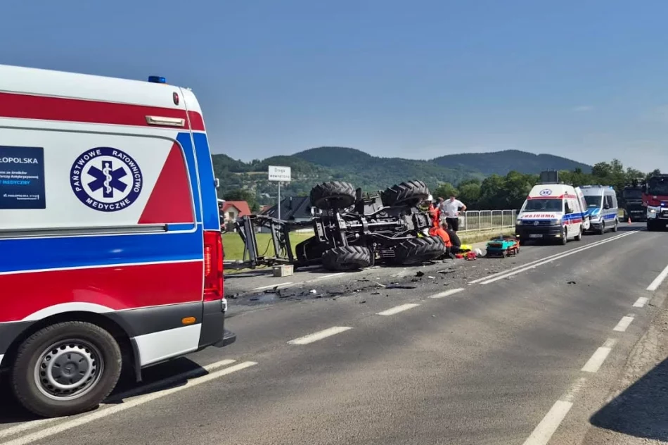 Wyprzedzał kolumnę, uderzył w ciągnik. Nieprzytomny 18-latek zabrany przez LPR - zdjęcie 8