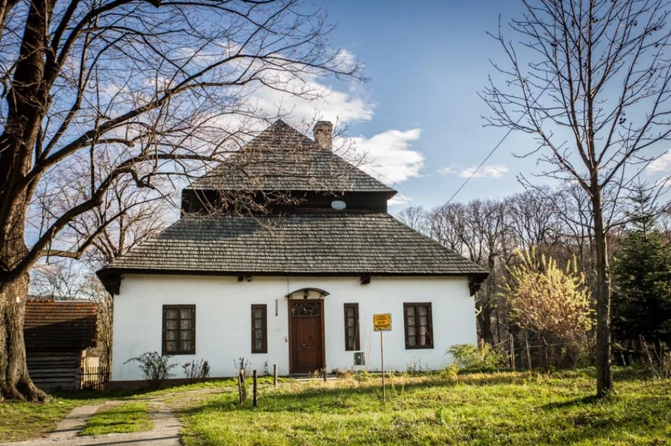 Barokowa rezydencja z gontowym dachem  - zdjęcie 3