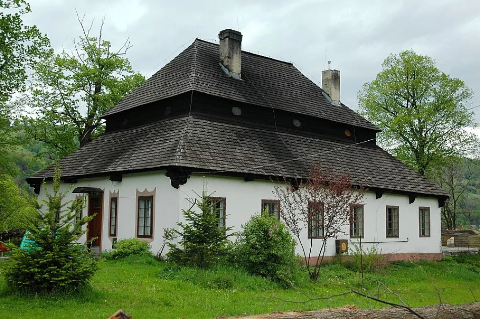Barokowa rezydencja z gontowym dachem  - zdjęcie 4
