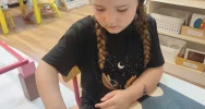 Zamiast tradycyjnych zabawek – samodzielność. Jak metoda Montessori zmienia edukację na Limanowszczyźnie? - zdjęcie 2