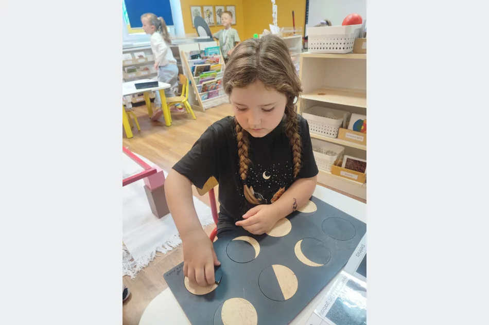 Zamiast tradycyjnych zabawek – samodzielność. Jak metoda Montessori zmienia edukację na Limanowszczyźnie? - zdjęcie 2