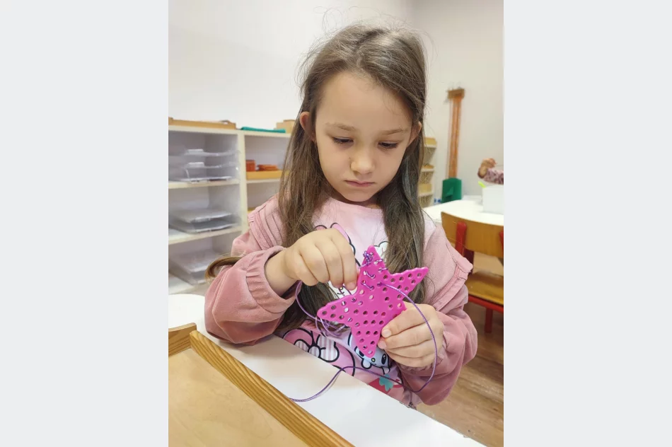 Zamiast tradycyjnych zabawek – samodzielność. Jak metoda Montessori zmienia edukację na Limanowszczyźnie? - zdjęcie 7