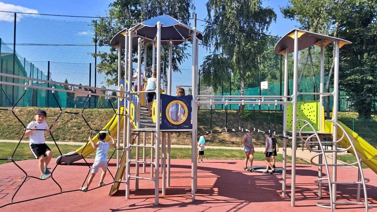 Nowy plac zabaw przy szkole w Słopnicach Dolnych
