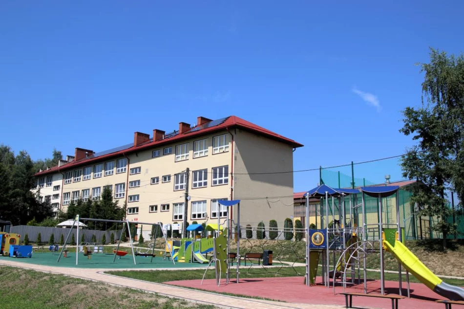 Nowy plac zabaw - kosztował niemal milion zł - zdjęcie 3