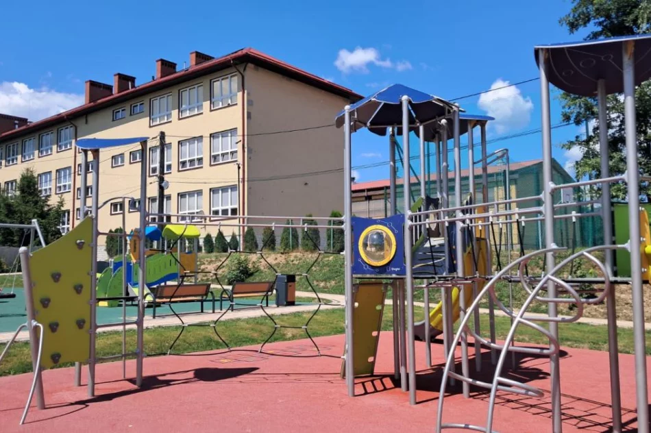 Nowy plac zabaw - kosztował niemal milion zł - zdjęcie 14