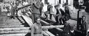 Historia w kadrze: woda niszczyła mosty i domy - zdjęcie główne