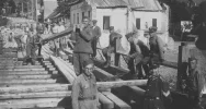 Historia w kadrze: woda niszczyła mosty i domy - zdjęcie 2