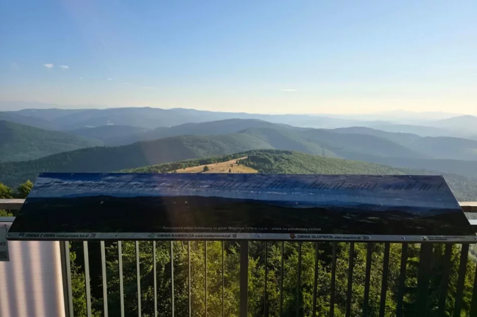 Co widać z Mogielicy? Na wieży zamontowano tablice panoramiczne - zdjęcie 2