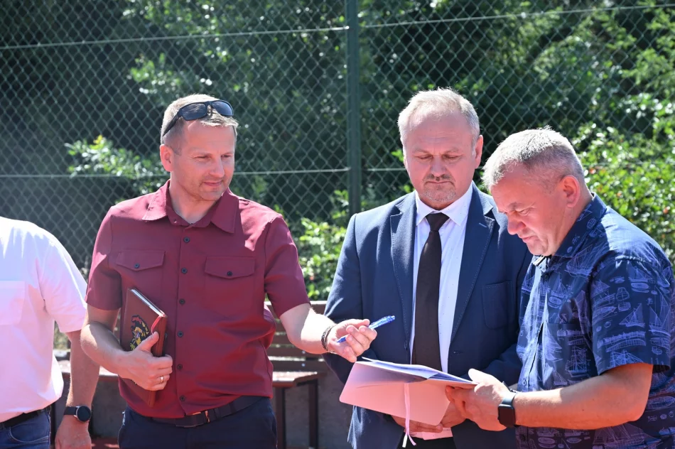 Nowe boisko i plac zabaw przy szkole - zdjęcie 13