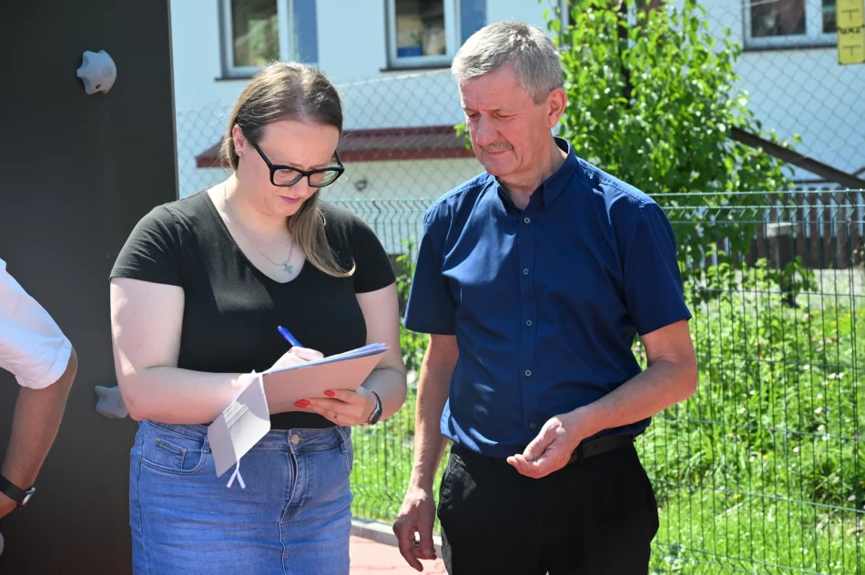 Nowe boisko i plac zabaw przy szkole - zdjęcie 4