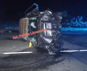 Dachowanie w środku nocy. Pijany 19-latek skasował Golfa i trafił do aresztu - zdjęcie główne