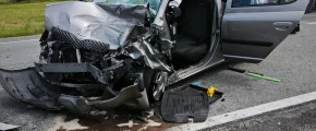 ​Poważny wypadek na DK75 w Okocimiu. Zderzenie osobówki z ciężarówką na trasie do Brzeska [ZDJĘCIA]​ - zdjęcie główne