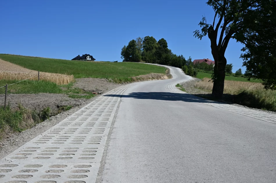 Zakończono modernizację drogi Rupniów – Bednarki - zdjęcie 9
