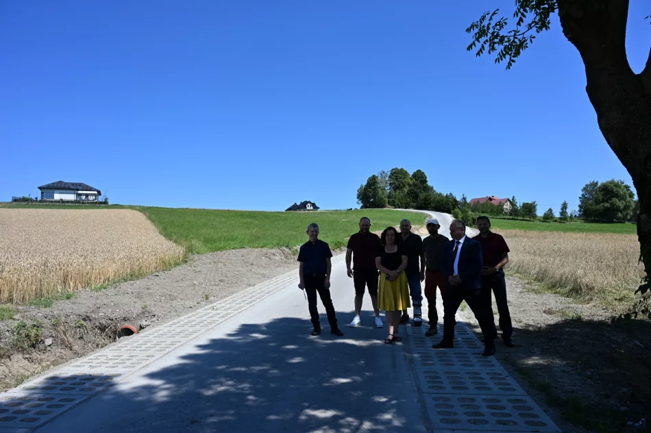 Zakończono modernizację drogi Rupniów – Bednarki - zdjęcie 10