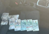 Złapali „odbieraka” z gotówką w taksówce. Wiózł 100 tysięcy złotych skradzionych seniorom - zdjęcie główne