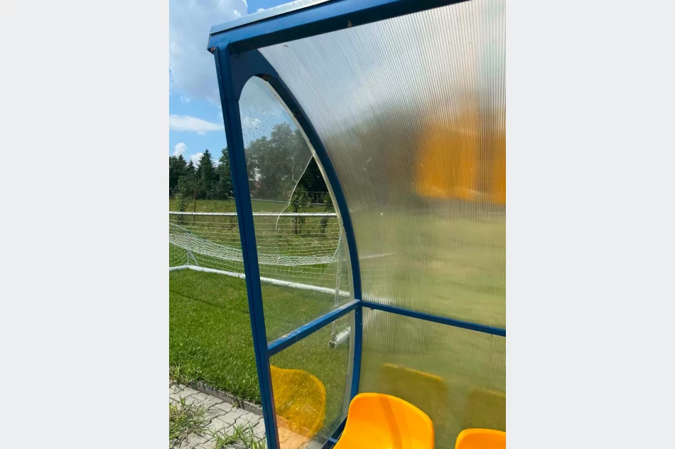 Zniszczone boisko w Świdniku, wójt prosi o pomoc - zdjęcie 2