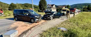 Policja: 42-latek prawdopodobnie zasnął za kierownicą - zdjęcie główne