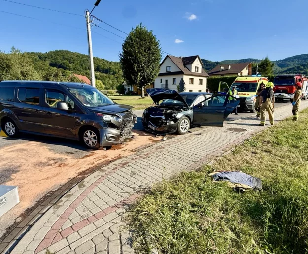Policja: 42-latek prawdopodobnie zasnął za kierownicą - zdjęcie główne