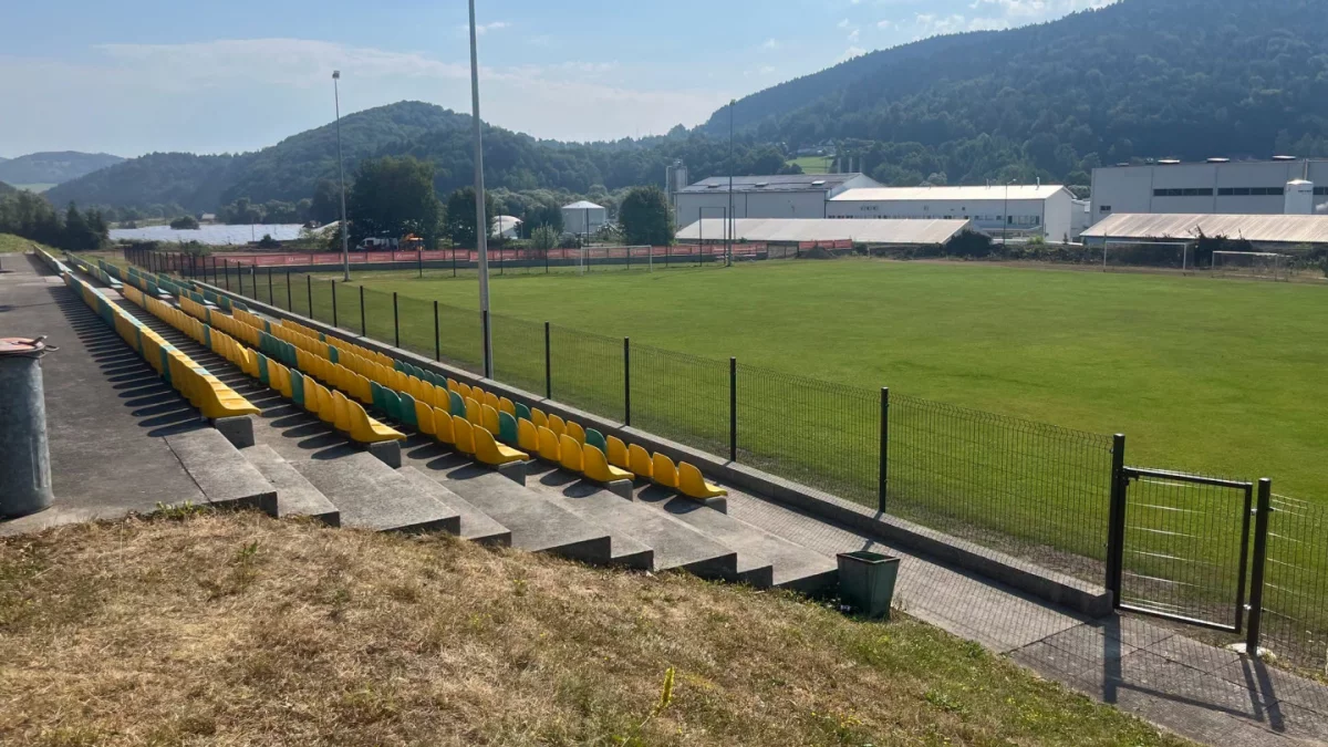 Obiekt sportowy zyskuje nowe oblicze/Fot.: UG Tymbark.