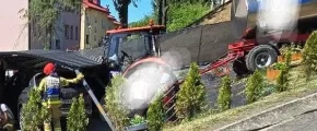 Mężczyzna przejechany przez staczający się ciągnik, lądował śmigłowiec LPR - zdjęcie główne