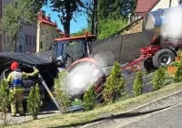 Mężczyzna przejechany przez staczający się ciągnik, lądował śmigłowiec LPR - zdjęcie główne