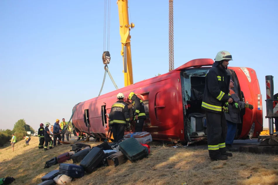 Magyar: 12 osób zabitych i co najmniej 10 poważnie rannych w wypadku polskiego autokaru (zdjęcia) - zdjęcie 3
