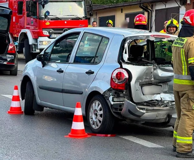 Po zderzeniu aut dziecko trafiło do szpitala - zdjęcie główne