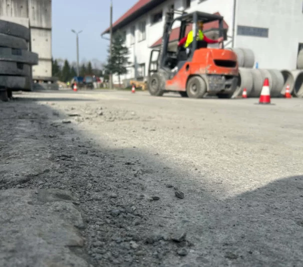 Kursy UDT Limanowa – wózki, HDS, ładowarki, zwyżki, suwnice, żurawie - Zdjęcie główne