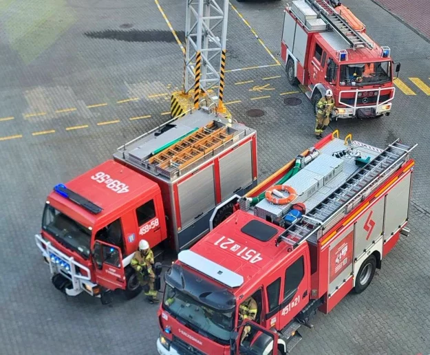 Pożar w hali zakładu - zdjęcie główne