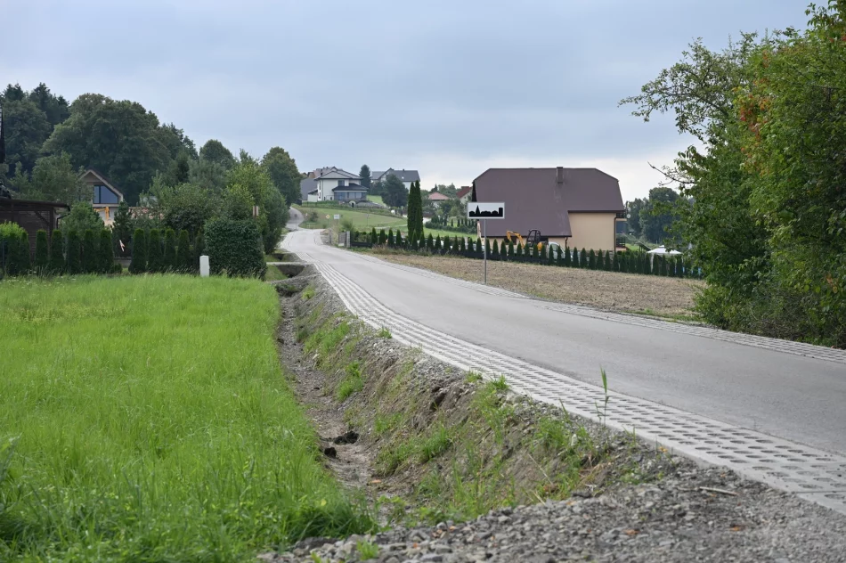 Przebudowa drogi Jabłoniec – Raszówki - zdjęcie 7