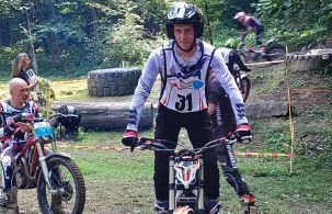 Motocyklowe akrobacje w Limanowej. Zbliża się bardzo interesujące widowisko. - Zdjęcie główne