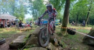 Motocyklowe akrobacje w Limanowej. Zbliża się bardzo interesujące widowisko. - zdjęcie 2