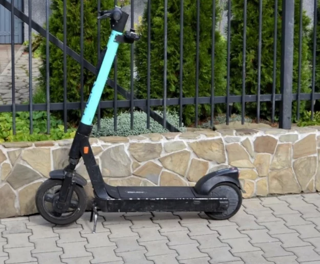 Najmłodsi użytkownicy hulajnóg elektrycznych odnoszą najcięższe obrażenia - zdjęcie główne