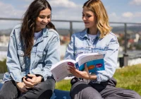 Studia stacjonarne w WSB-NLU - ucz się, działaj i rozwijaj swoją przyszłość - zdjęcie główne