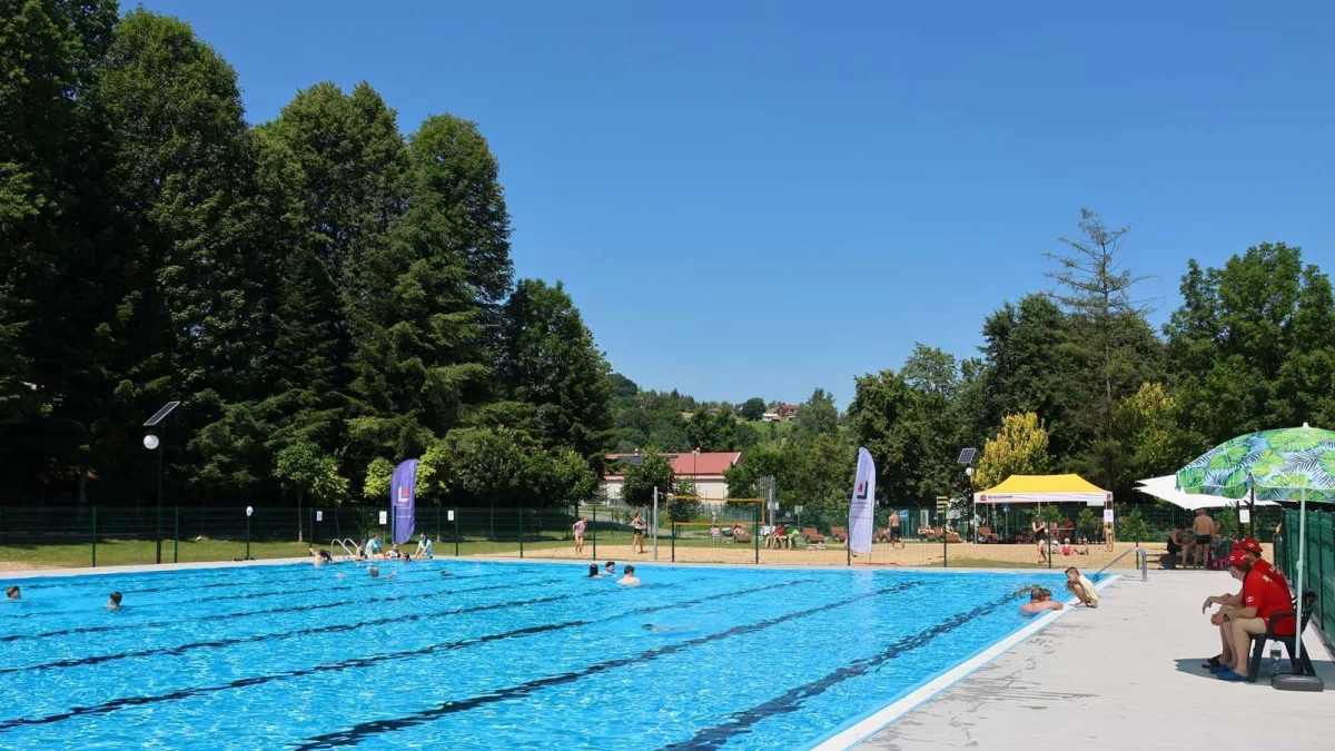 Wodny plac zabaw i basen zamknięte. Powodem jakość wody