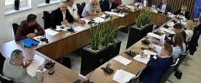 Koniec dopłat za uchodźców. Teraz radny chce odszkodowań - zdjęcie główne