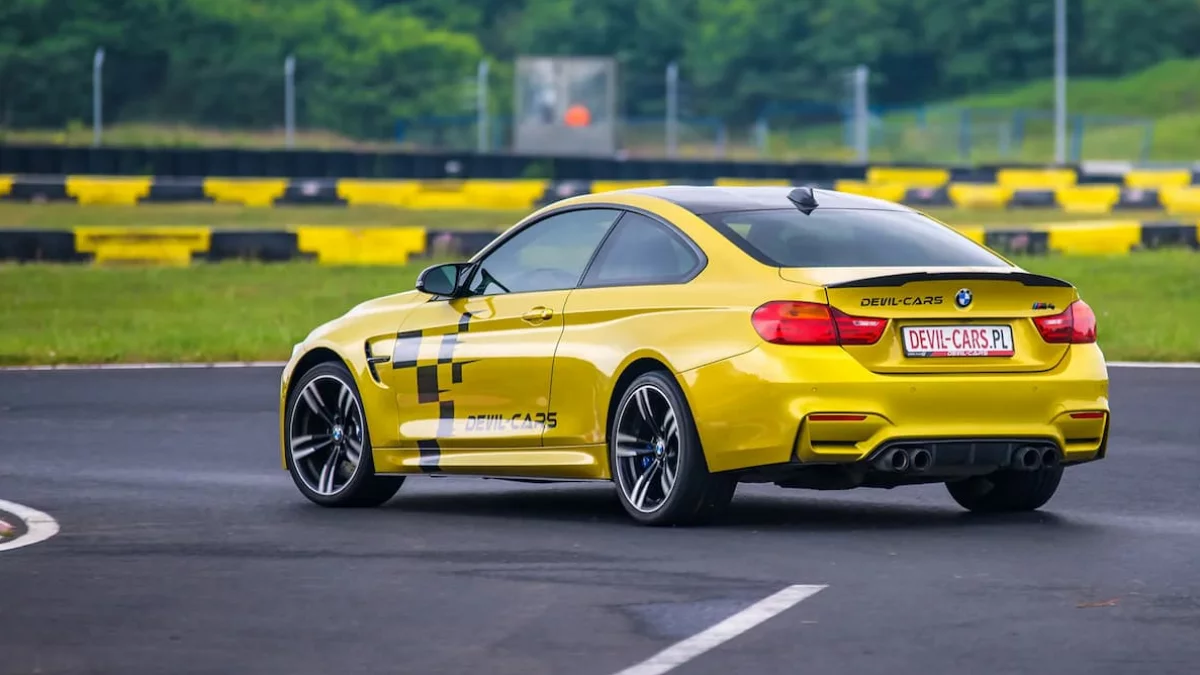 Co kupić miłośnikowi motoryzacji, który ma już wszystko? Jazdę BMW M4!