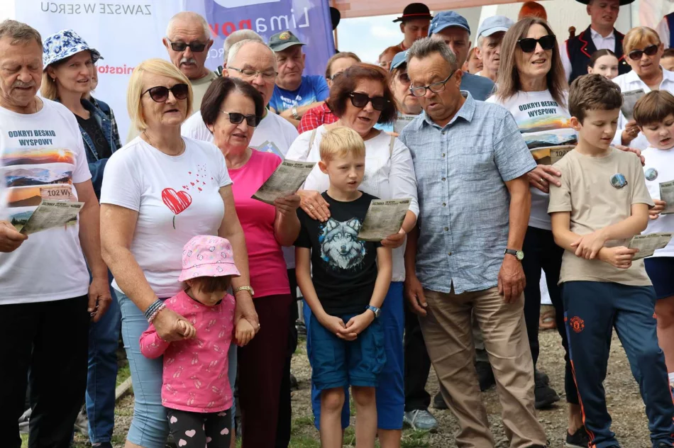Wspólna wędrówka i spotkanie turystów na Miejskiej Górze - zdjęcie 6