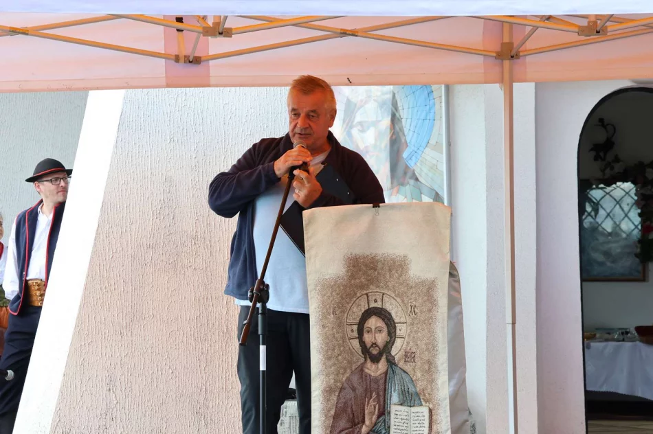 Wspólna wędrówka i spotkanie turystów na Miejskiej Górze - zdjęcie 14