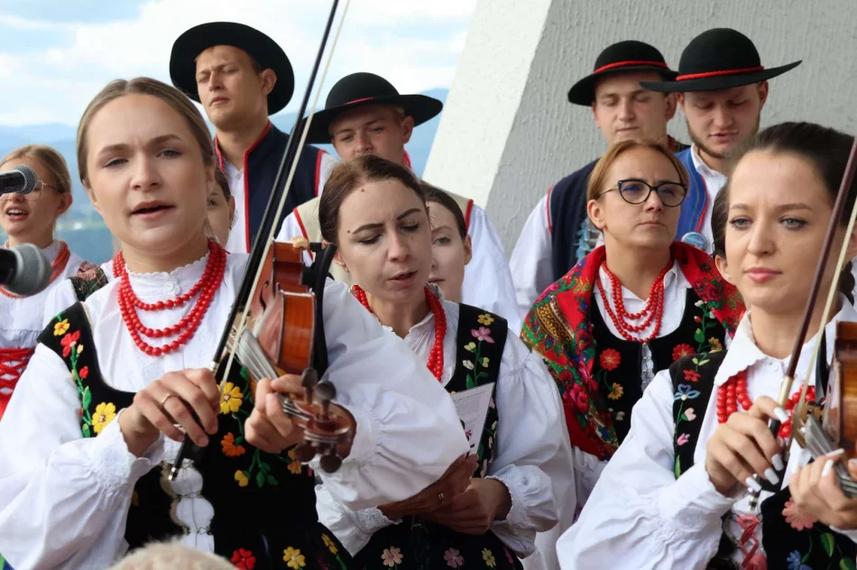 Wspólna wędrówka i spotkanie turystów na Miejskiej Górze - zdjęcie 17