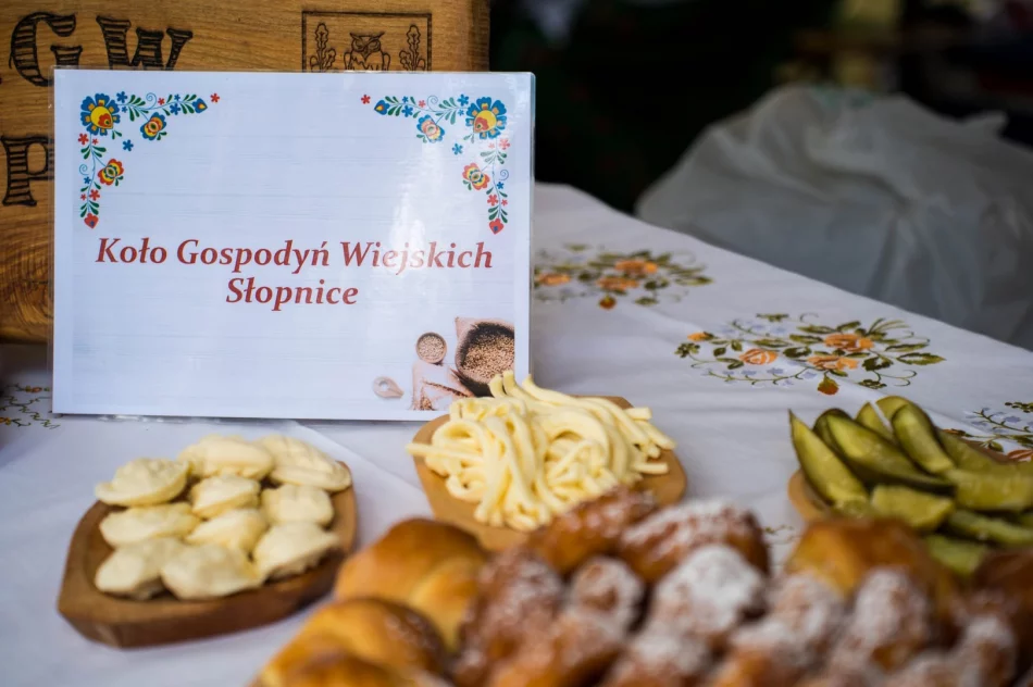Gospodynie przedstawiły śpiew, obrzędy i lokalne smaki (ZDJĘCIA) - zdjęcie 2