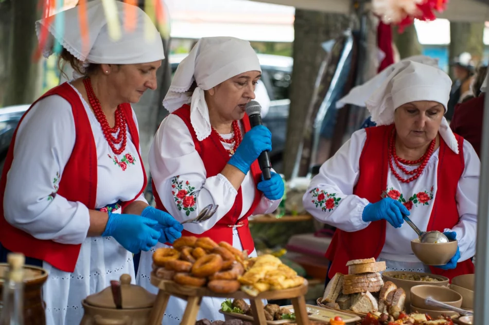 Gospodynie przedstawiły śpiew, obrzędy i lokalne smaki (ZDJĘCIA) - zdjęcie 13