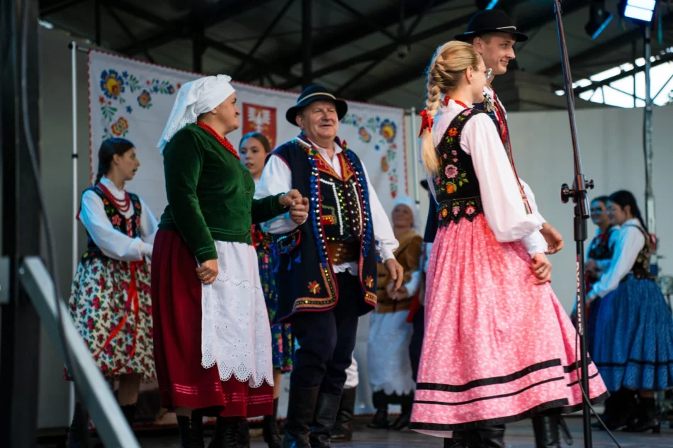 Gospodynie przedstawiły śpiew, obrzędy i lokalne smaki (ZDJĘCIA) - zdjęcie 17