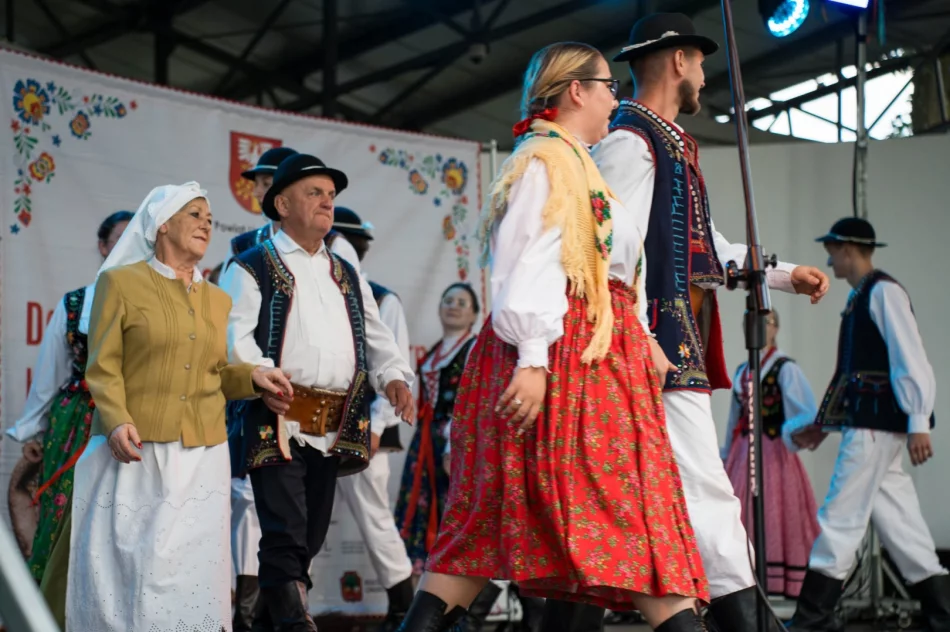Gospodynie przedstawiły śpiew, obrzędy i lokalne smaki (ZDJĘCIA) - zdjęcie 18