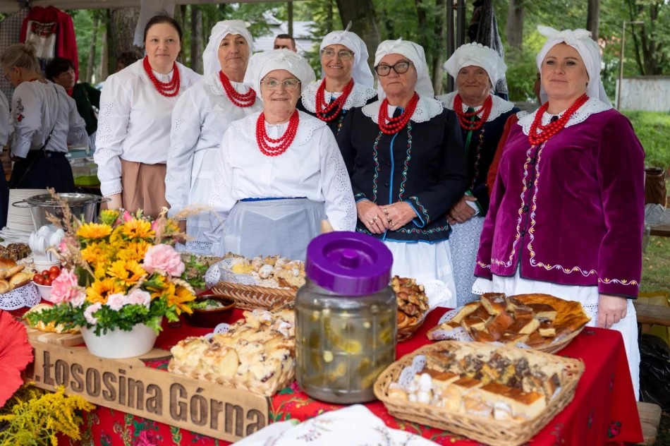 Gospodynie przedstawiły śpiew, obrzędy i lokalne smaki (ZDJĘCIA) - zdjęcie 34