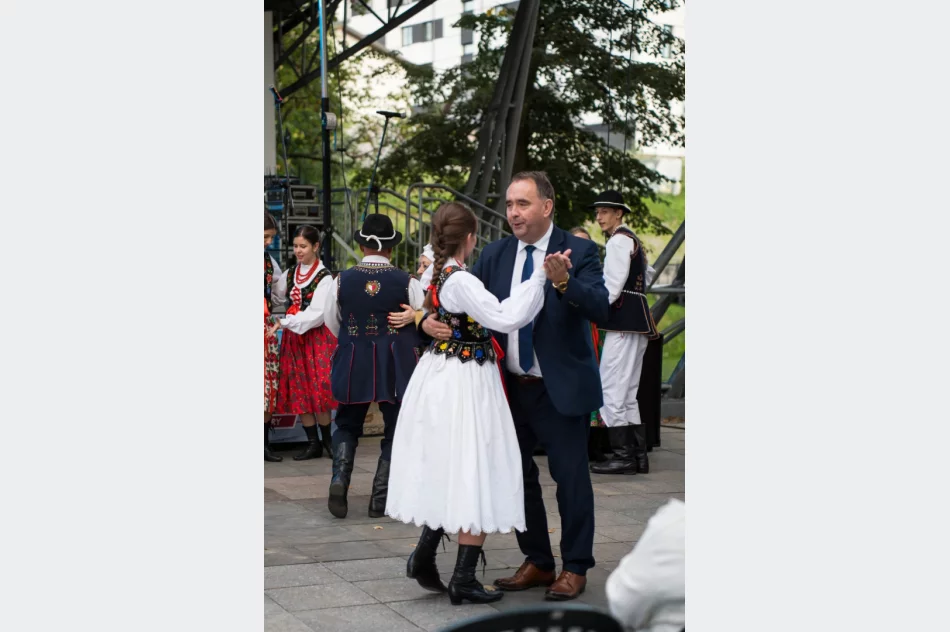 Gospodynie przedstawiły śpiew, obrzędy i lokalne smaki (ZDJĘCIA) - zdjęcie 54