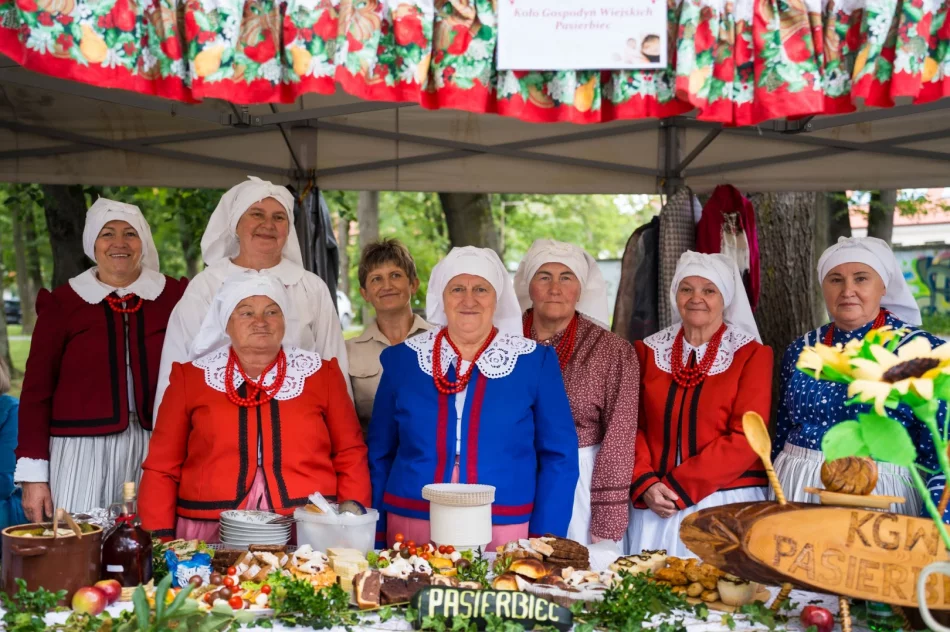 Gospodynie przedstawiły śpiew, obrzędy i lokalne smaki (ZDJĘCIA) - zdjęcie 66
