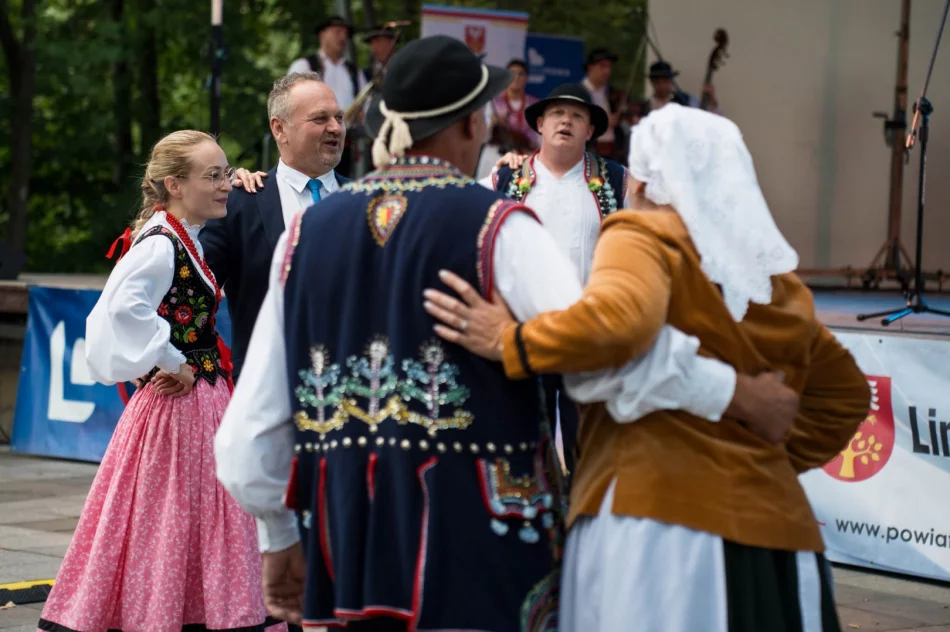 Gospodynie przedstawiły śpiew, obrzędy i lokalne smaki (ZDJĘCIA) - zdjęcie 87